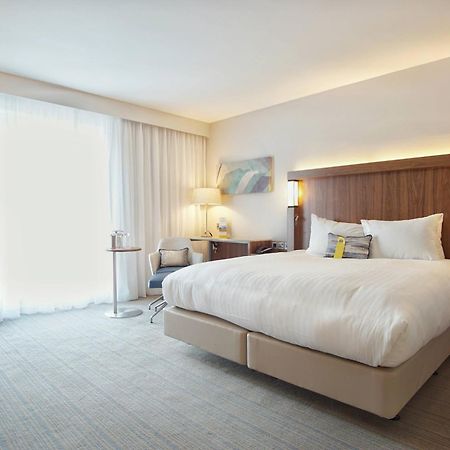 Courtyard By Marriott Glasgow Airport Пейсли Экстерьер фото