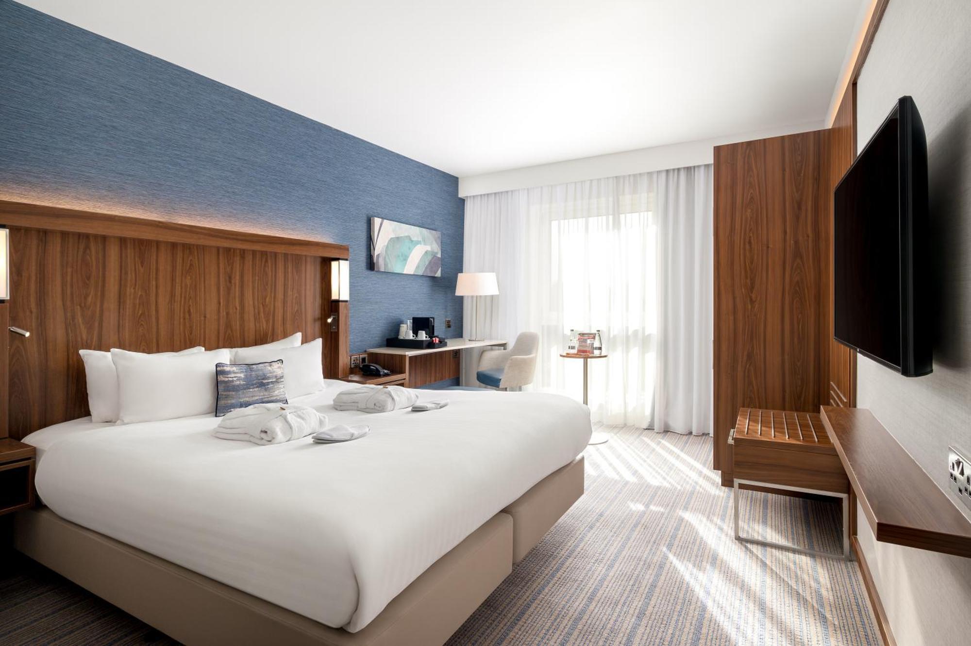 Courtyard By Marriott Glasgow Airport Пейсли Экстерьер фото
