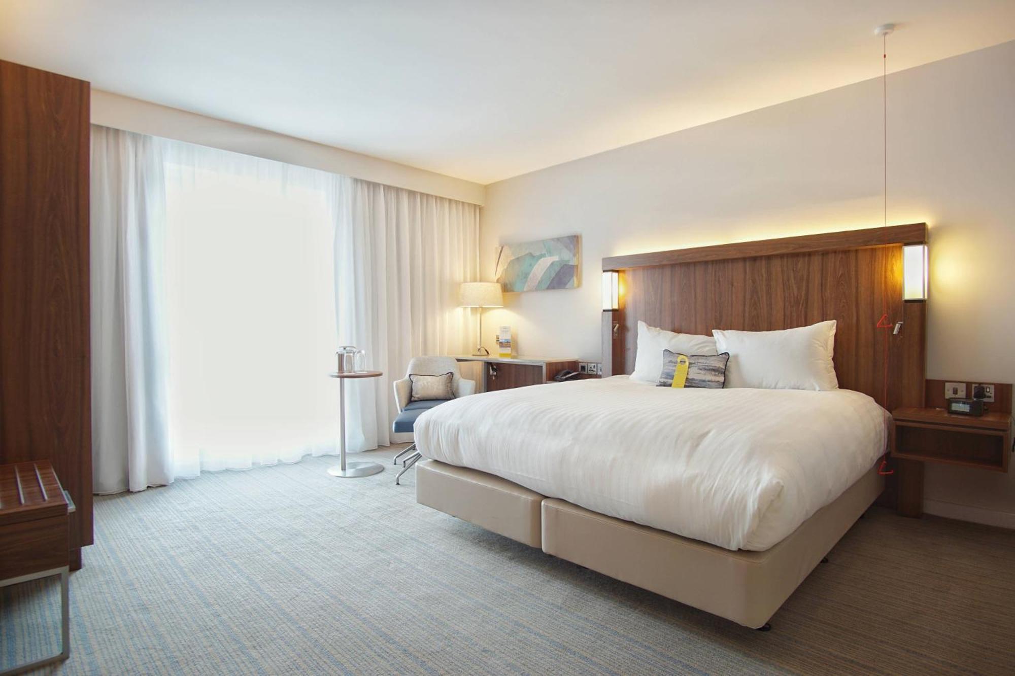 Courtyard By Marriott Glasgow Airport Пейсли Экстерьер фото
