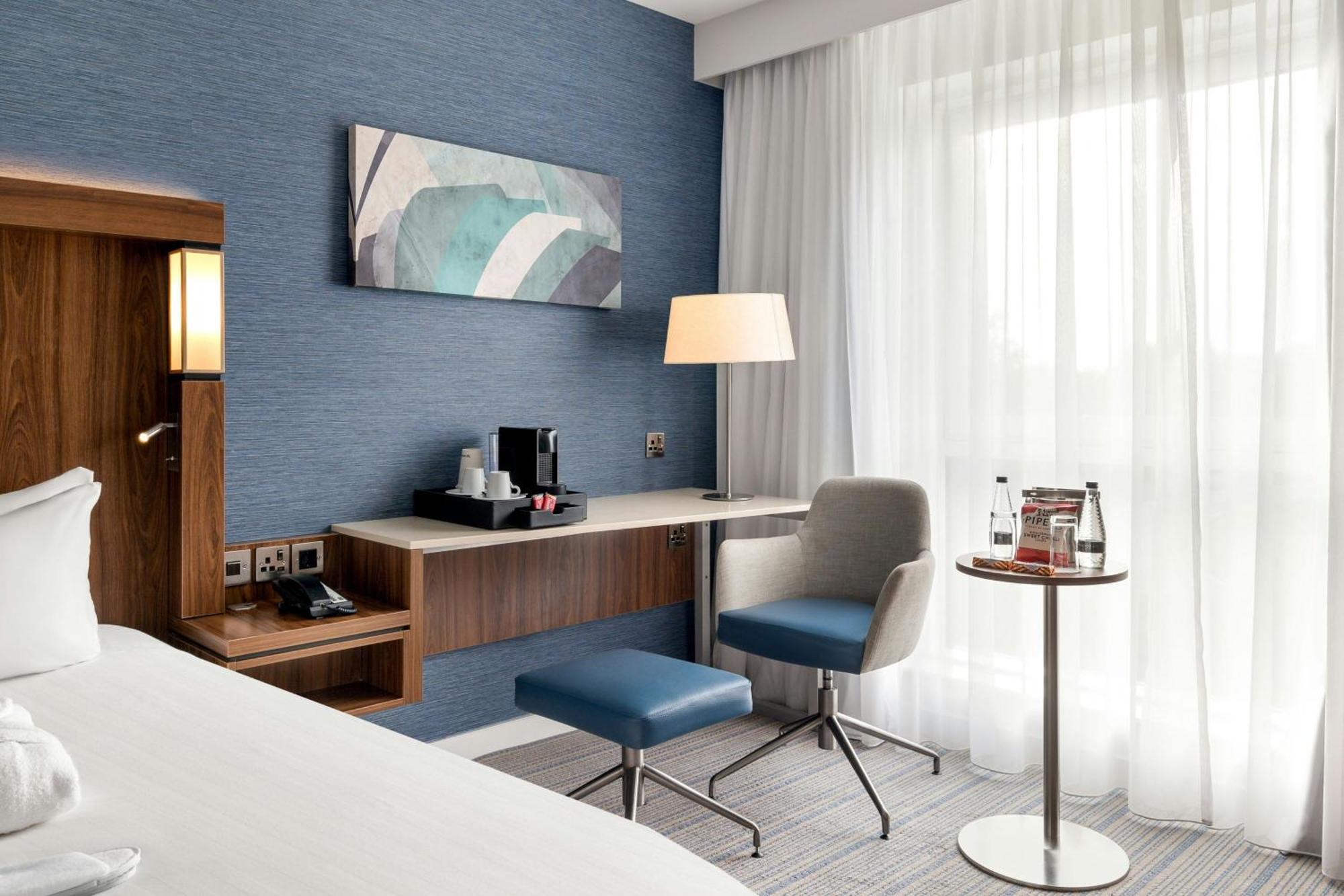 Courtyard By Marriott Glasgow Airport Пейсли Экстерьер фото