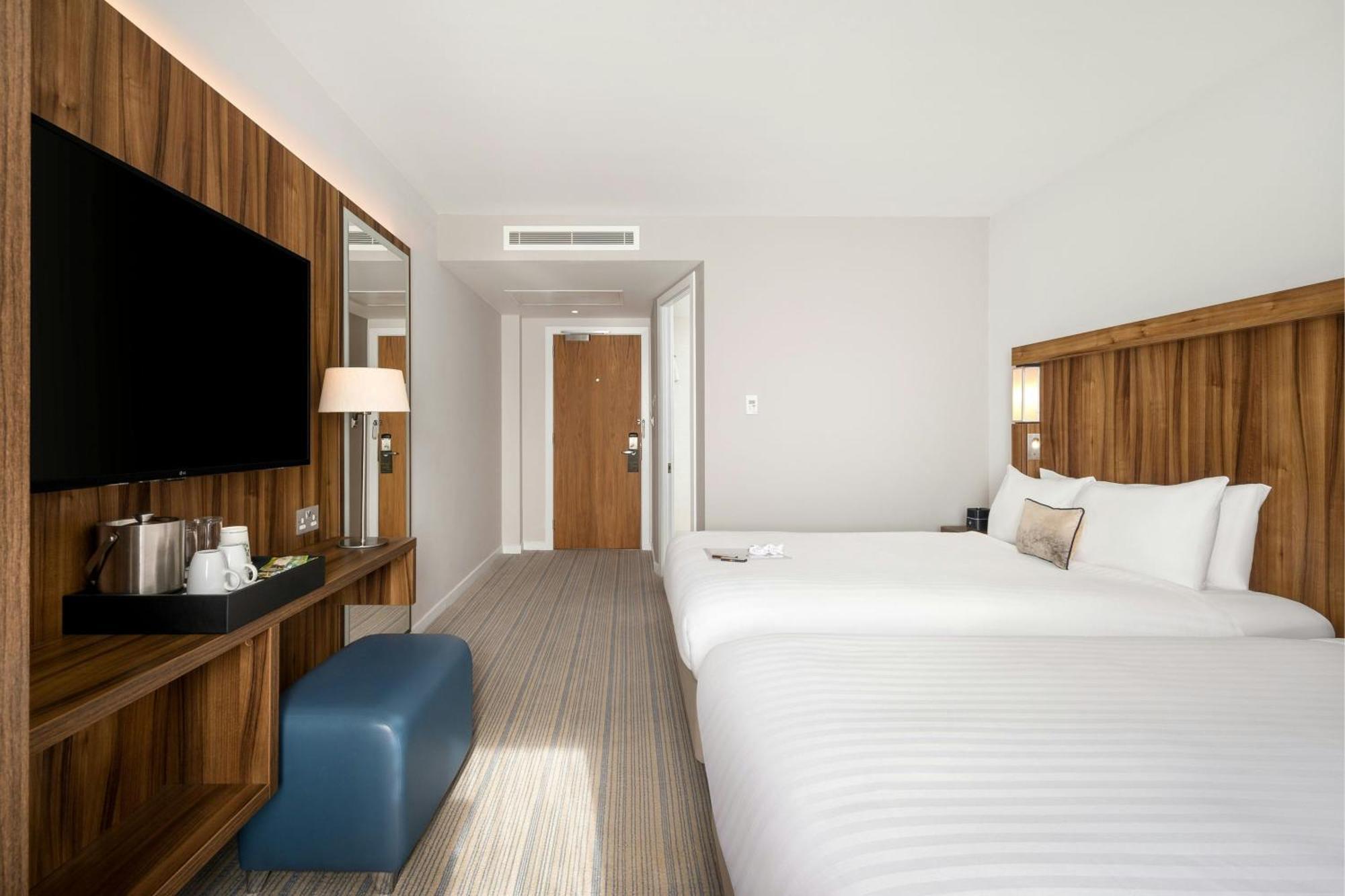 Courtyard By Marriott Glasgow Airport Пейсли Экстерьер фото